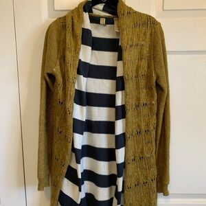 BKE olive‎ green with navy blue and white liner open cardigan